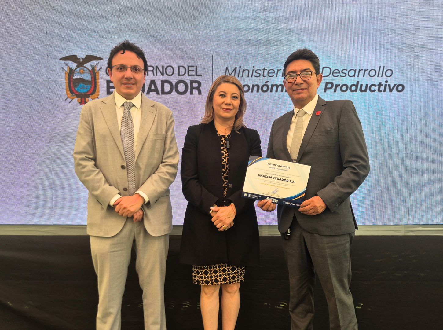 UNACEM Ecuador recibe reconocimiento por su gestión responsable de refrigerantes y protección de la capa de ozono
