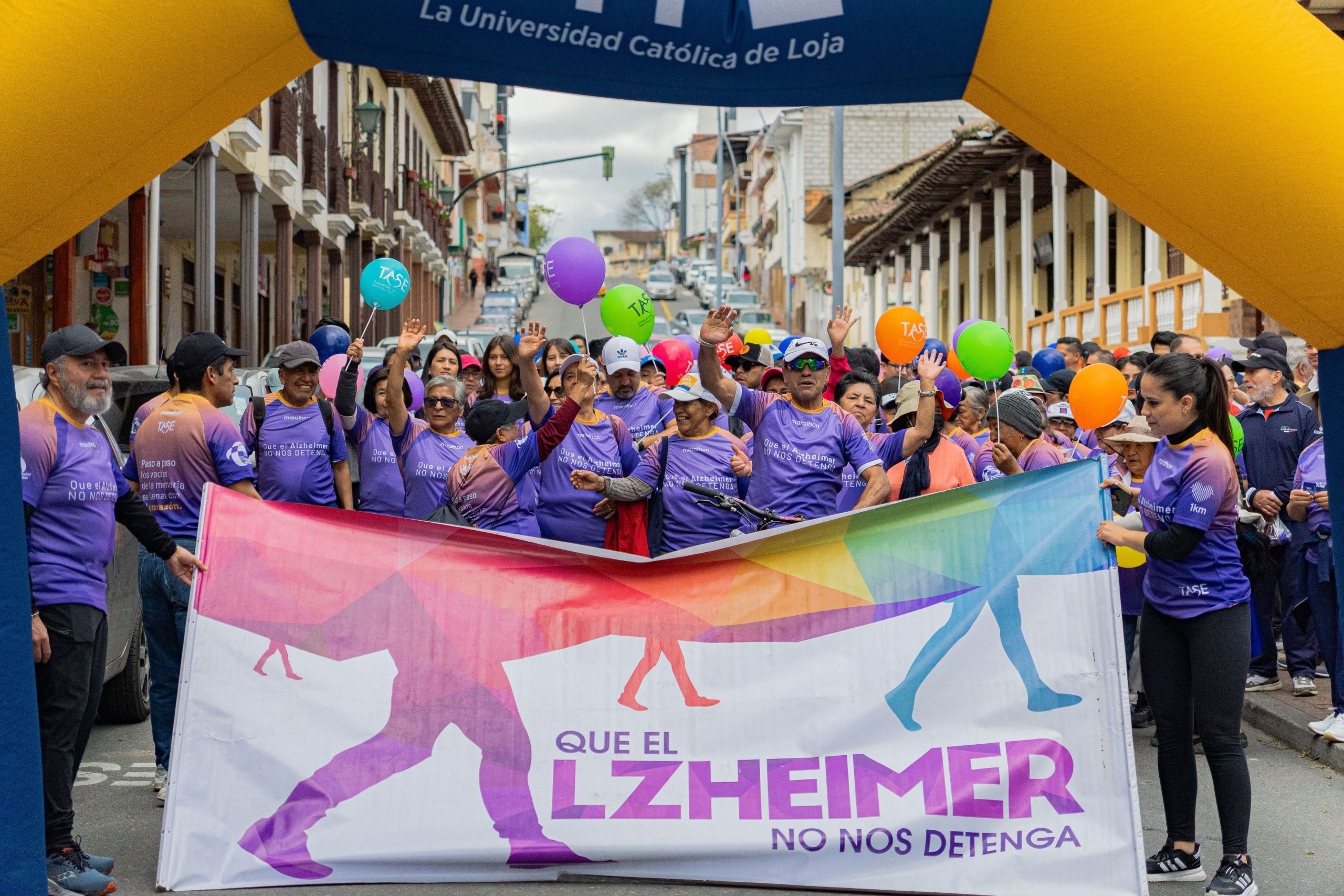 DÍA MUNDIAL DEL ALZHEIMER: ECUADOR CAMINA, SE ILUMINA Y ALZA SU VOZ