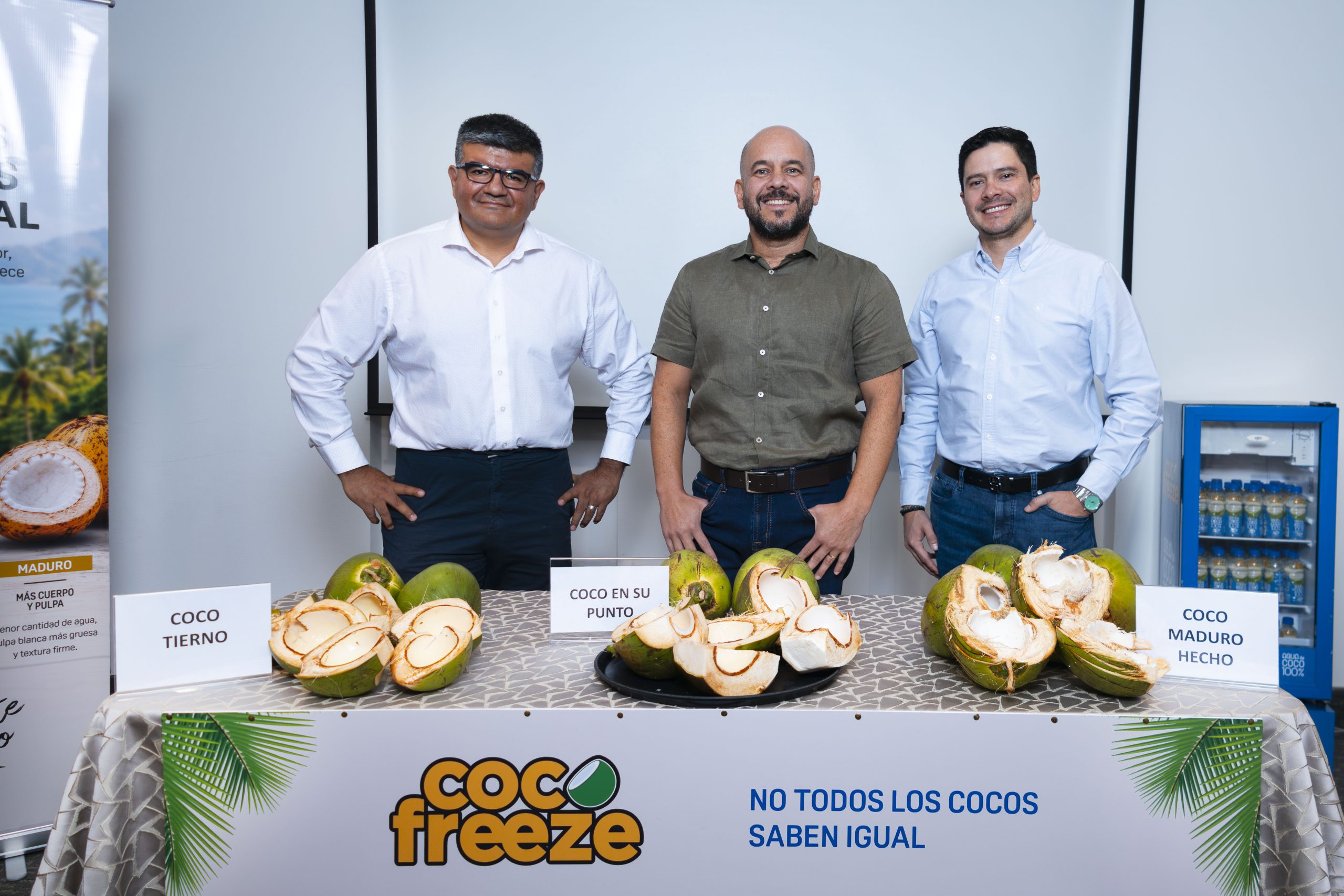 Del campo a la cosecha: una experiencia revela cómo se transforma el coco ecuatoriano hasta llegar a su punto exacto